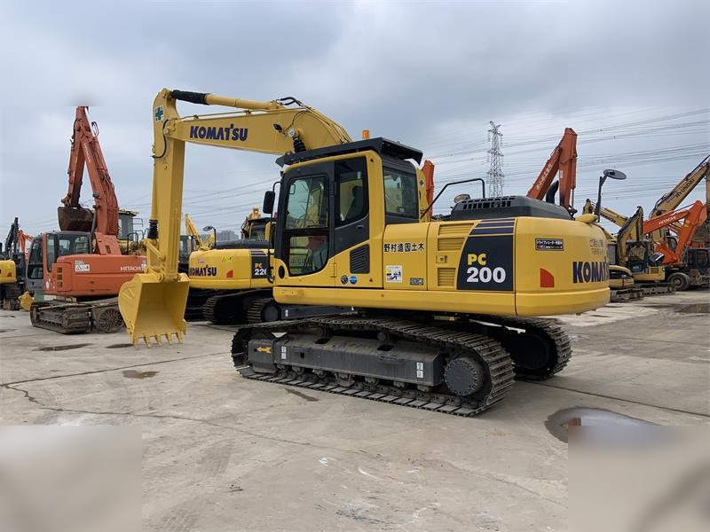 KOMATSU PC200-8 - Crawler excavator: picture 2 KOMATSU PC200-8 - Crawler excavator: picture 2