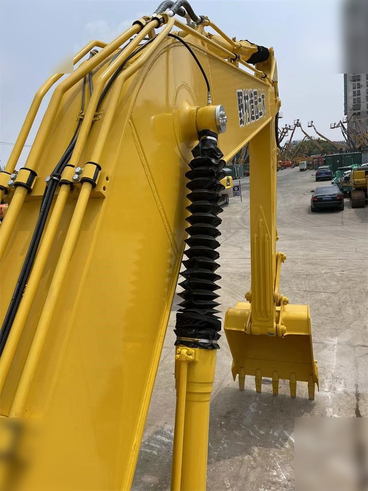 KOMATSU PC200-8 - Crawler excavator: picture 5 KOMATSU PC200-8 - Crawler excavator: picture 5