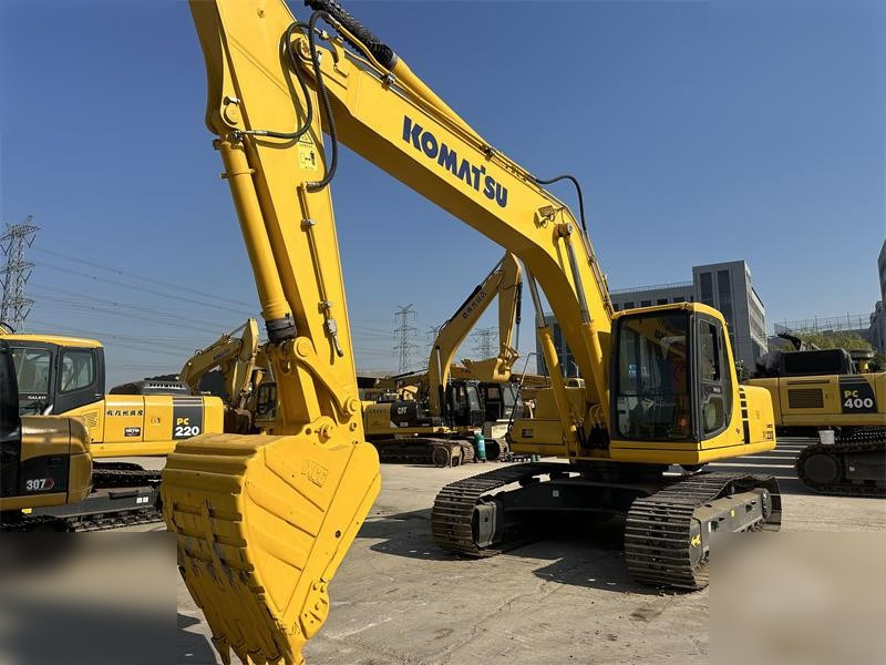 KOMATSU PC220-6 - Crawler excavator: picture 3 KOMATSU PC220-6 - Crawler excavator: picture 3