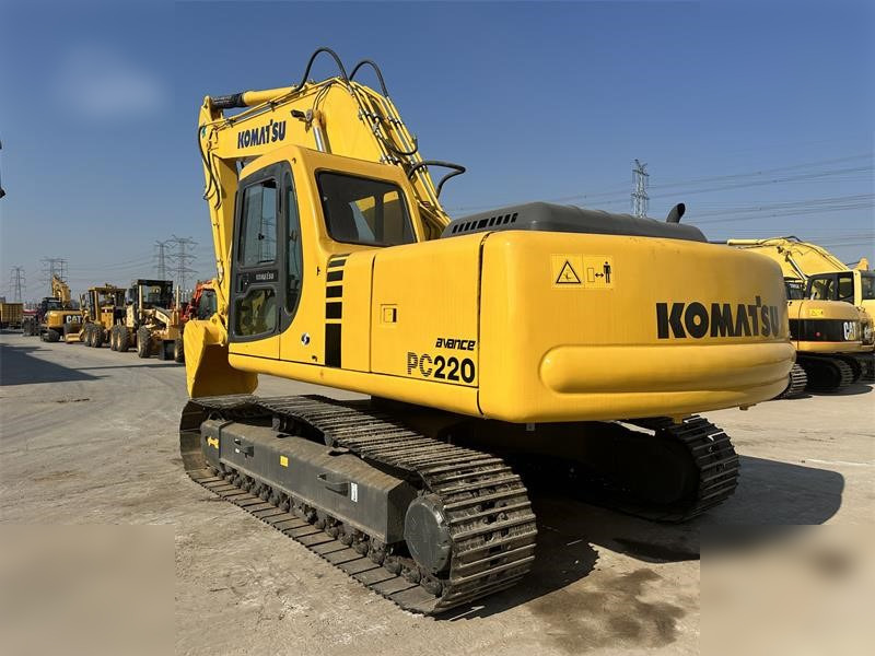 KOMATSU PC220-6 - Crawler excavator: picture 2 KOMATSU PC220-6 - Crawler excavator: picture 2
