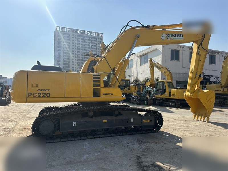 KOMATSU PC220-6 - Crawler excavator: picture 4 KOMATSU PC220-6 - Crawler excavator: picture 4
