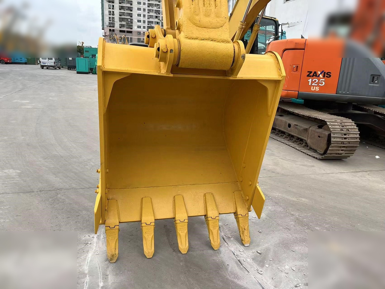 KOMATSU PC220-8 - Crawler excavator: picture 3 KOMATSU PC220-8 - Crawler excavator: picture 3