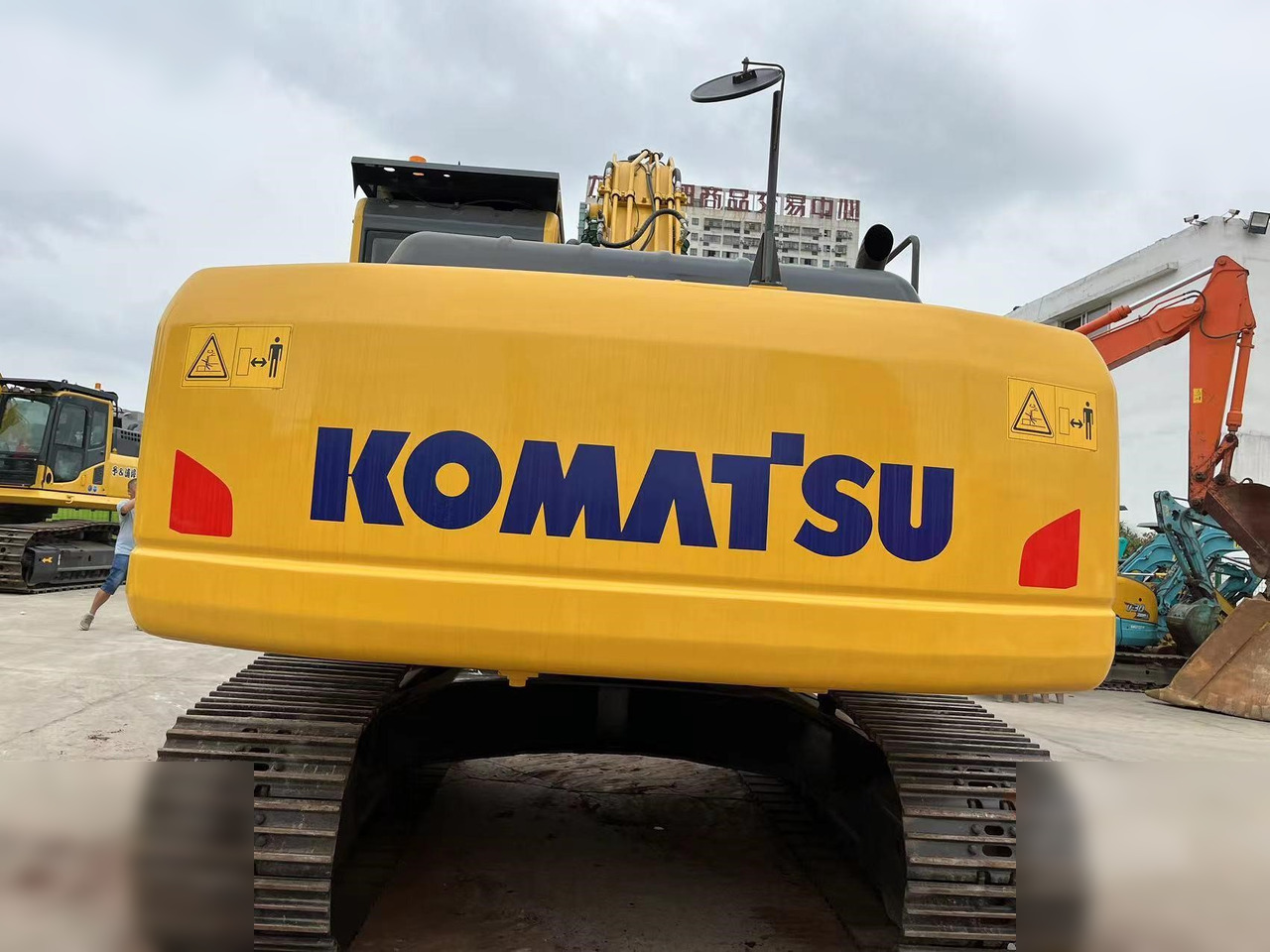 KOMATSU PC220-8 - Crawler excavator: picture 4 KOMATSU PC220-8 - Crawler excavator: picture 4