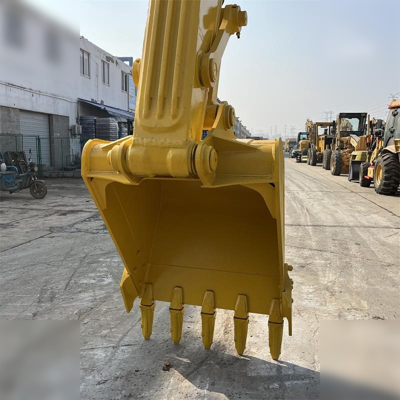 Crawler excavator KOMATSU PC220-8: picture 9