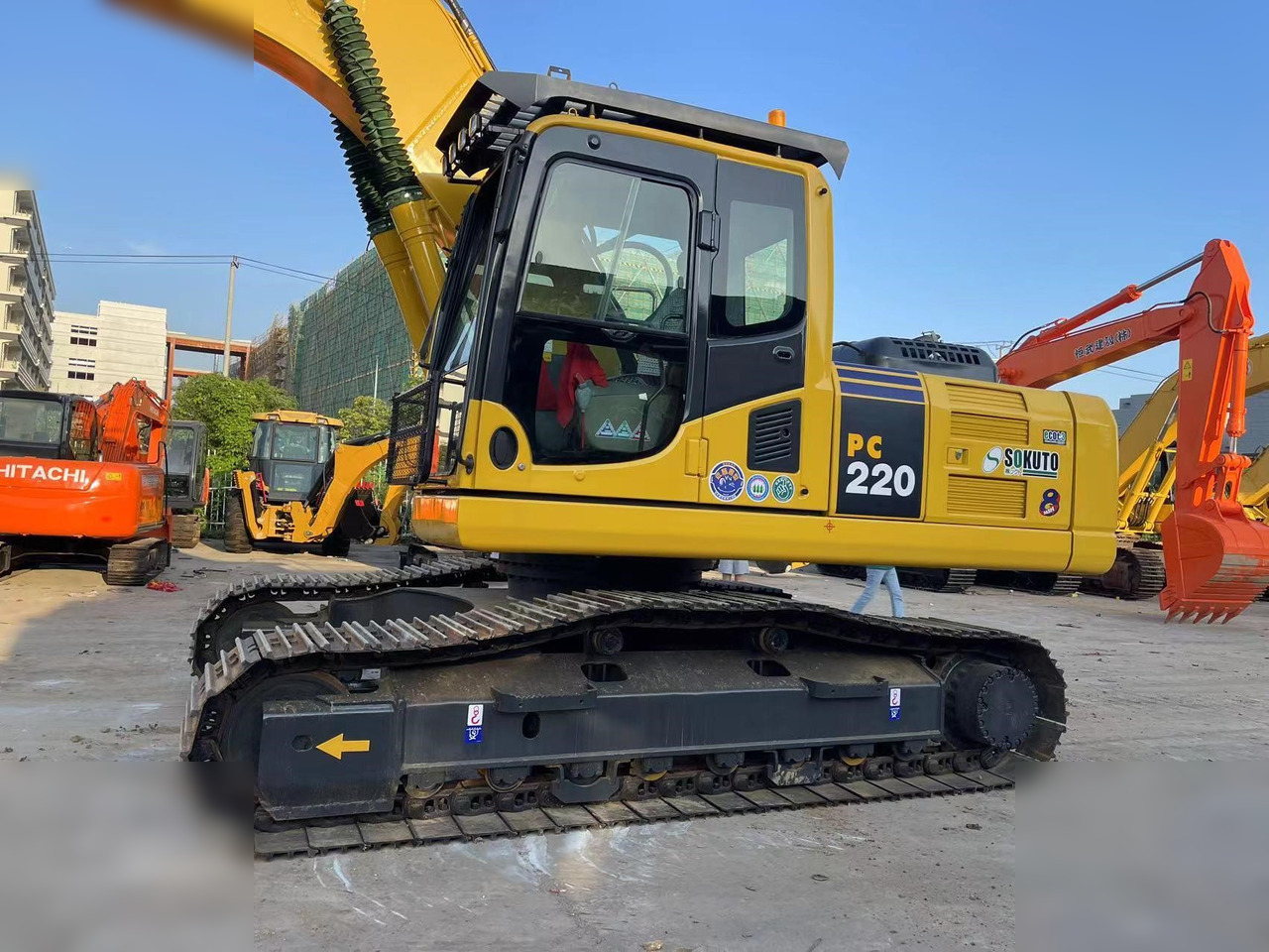 KOMATSU PC220-8 - Crawler excavator: picture 5 KOMATSU PC220-8 - Crawler excavator: picture 5