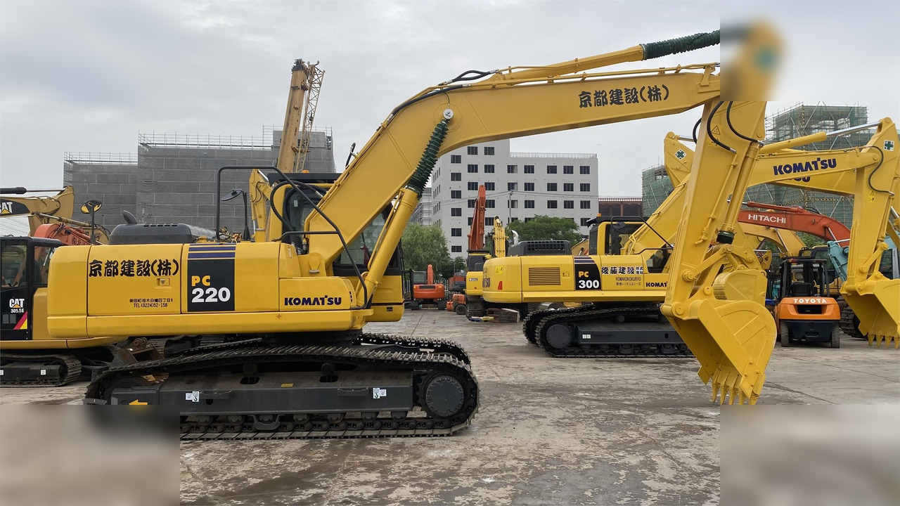 KOMATSU PC220-8 - Crawler excavator: picture 2 KOMATSU PC220-8 - Crawler excavator: picture 2