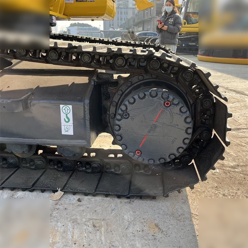 Crawler excavator KOMATSU PC220-8: picture 8