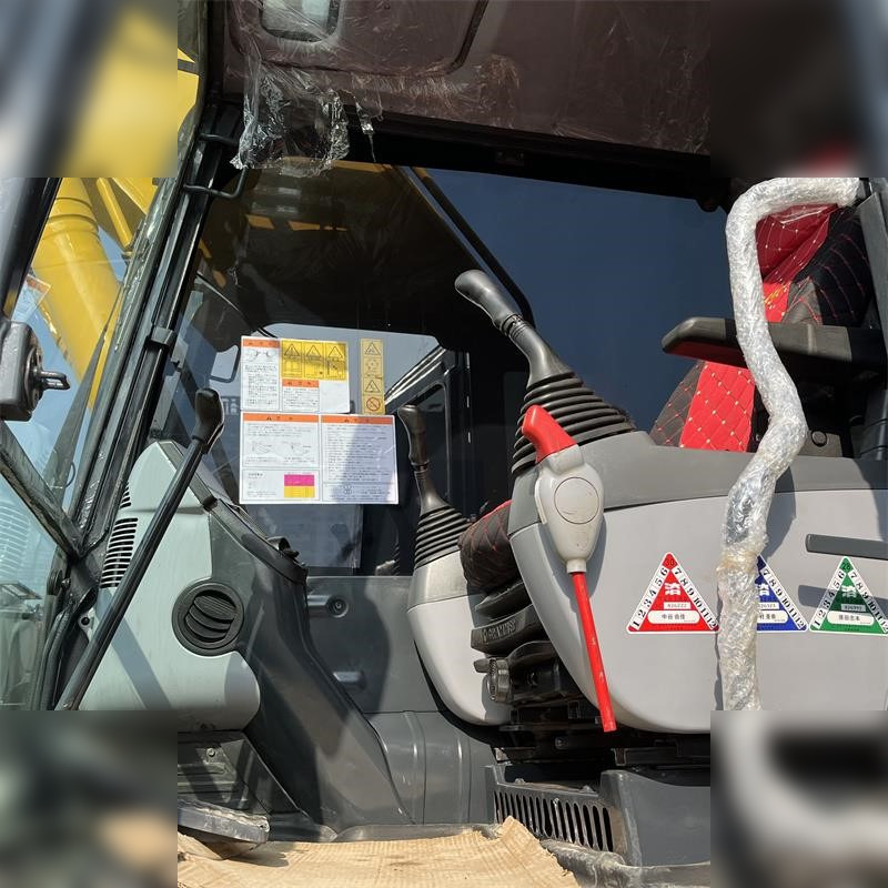 Crawler excavator KOMATSU PC220-8: picture 6