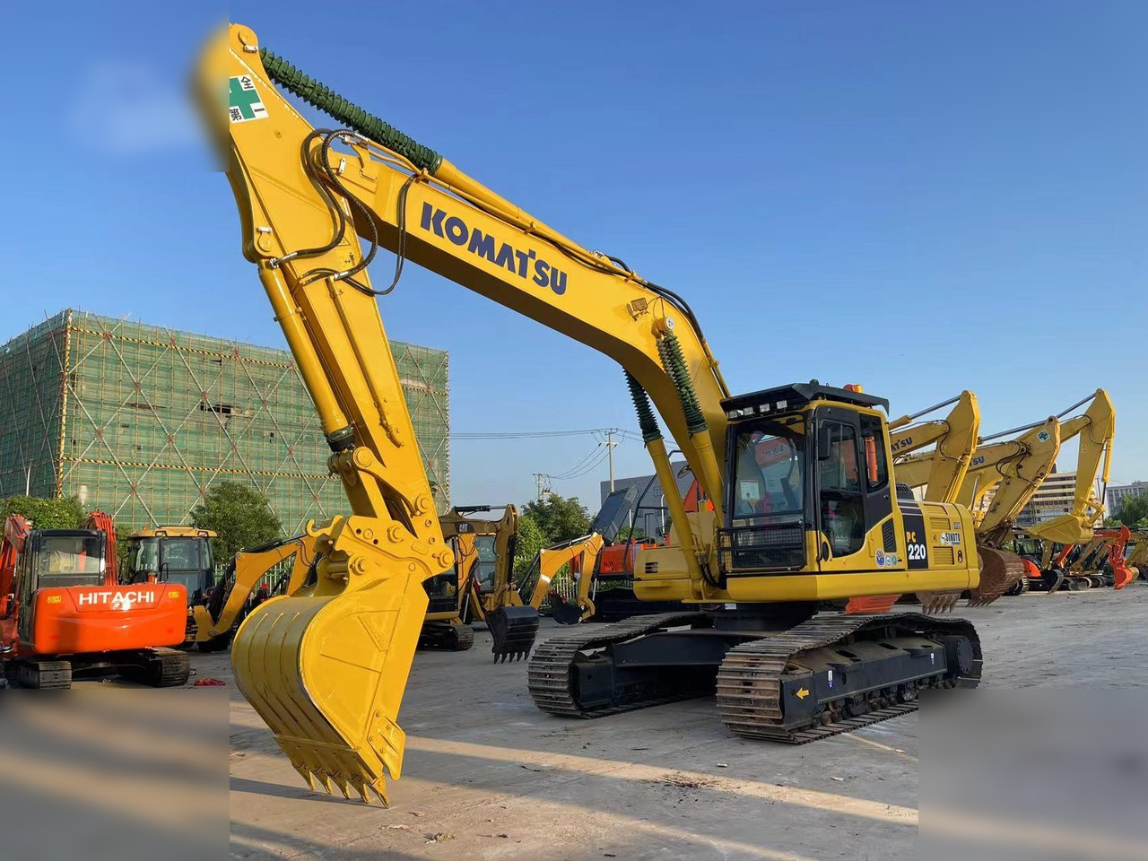 KOMATSU PC220-8 - Crawler excavator: picture 1 KOMATSU PC220-8 - Crawler excavator: picture 1
