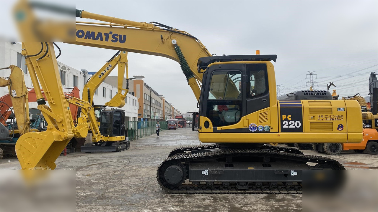 KOMATSU PC220-8 - Crawler excavator: picture 1 KOMATSU PC220-8 - Crawler excavator: picture 1