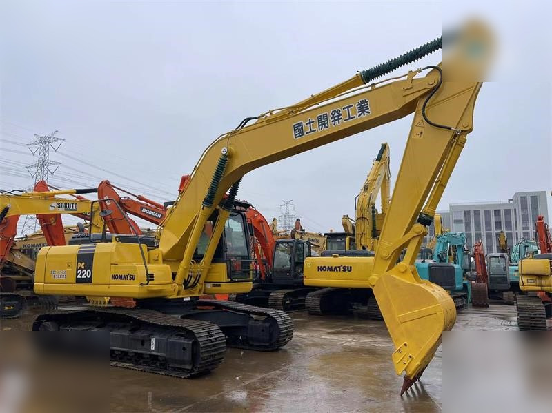 KOMATSU PC220-8 - Crawler excavator: picture 5 KOMATSU PC220-8 - Crawler excavator: picture 5