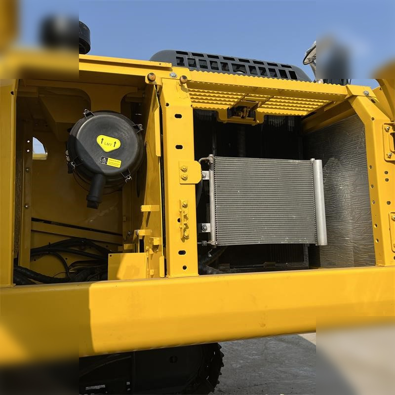 Crawler excavator KOMATSU PC220-8: picture 10