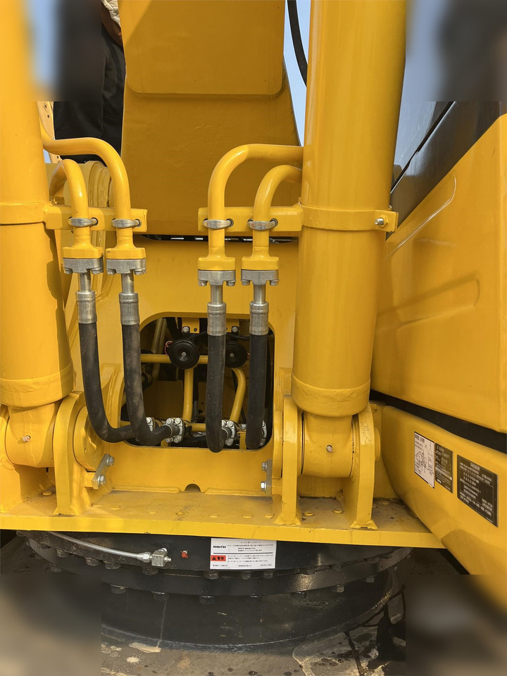 KOMATSU PC220-8M0 - Crawler excavator: picture 4 KOMATSU PC220-8M0 - Crawler excavator: picture 4