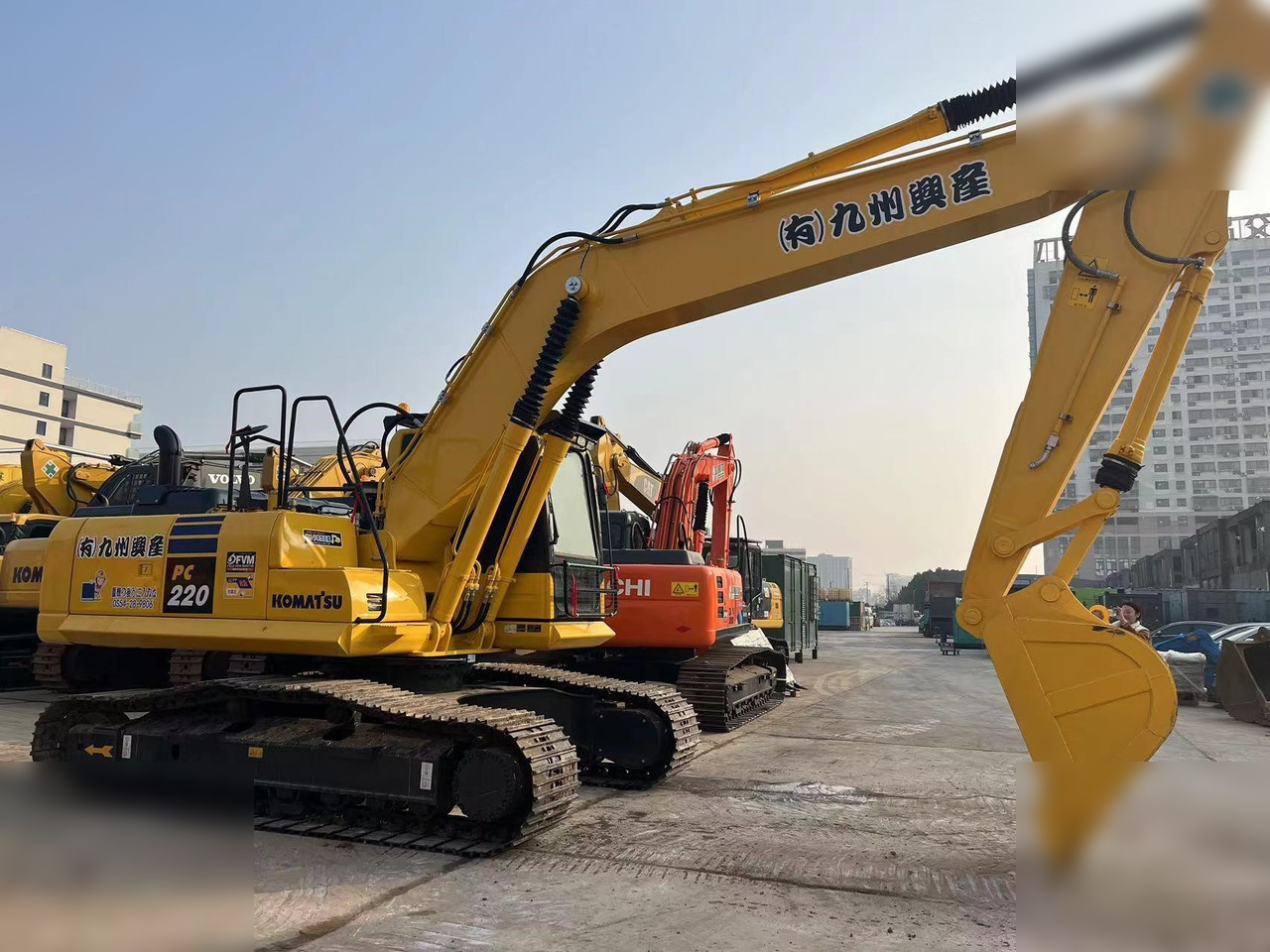 KOMATSU PC220-8M0 - Crawler excavator: picture 5 KOMATSU PC220-8M0 - Crawler excavator: picture 5