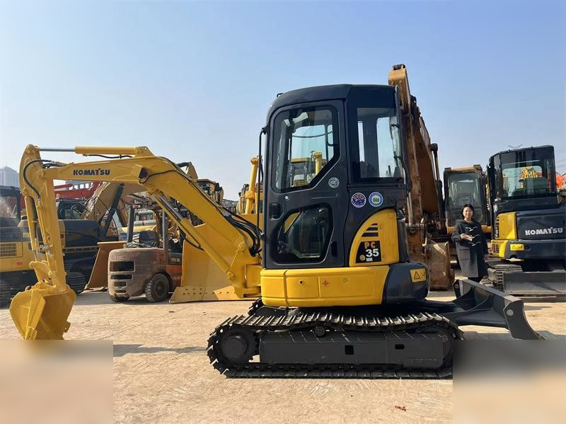 KOMATSU PC35MR - Mini excavator: picture 3 KOMATSU PC35MR - Mini excavator: picture 3