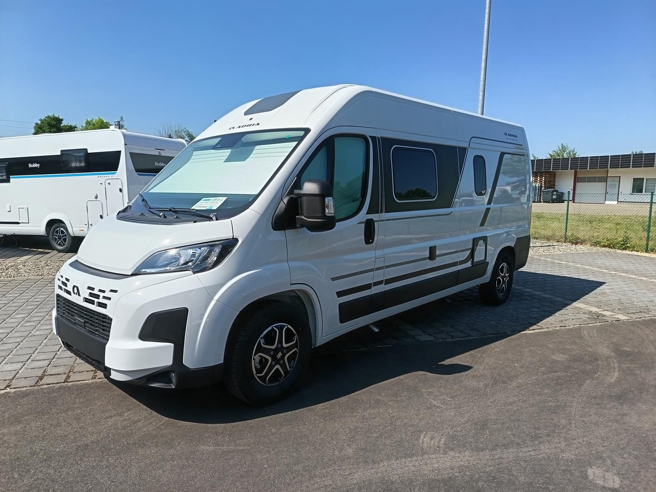 Adria Twin Twin 600 SPB Family*SAFETY+STYLE*DAB*SOFORT - Camper van: picture 3 Adria Twin Twin 600 SPB Family*SAFETY+STYLE*DAB*SOFORT - Camper van: picture 3