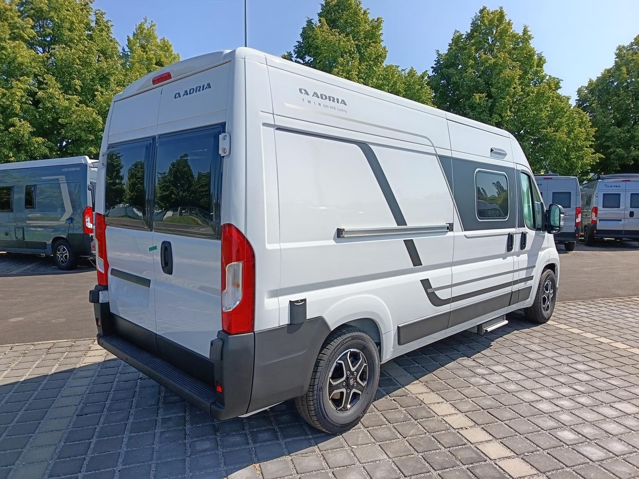 Adria Twin Twin 600 SPB Family*SAFETY+STYLE*DAB*SOFORT - Camper van: picture 5 Adria Twin Twin 600 SPB Family*SAFETY+STYLE*DAB*SOFORT - Camper van: picture 5