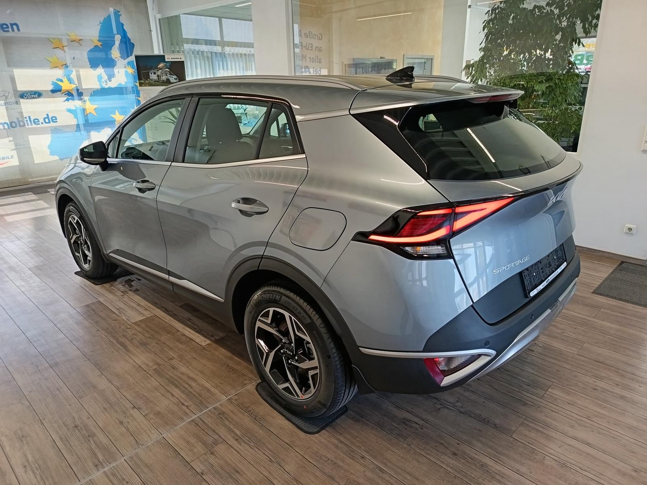 Kia Sportage 1.6 T-GDI DCT Vision*NAVI*LED*R-KAM*DAB - SUV: picture 4 Kia Sportage 1.6 T-GDI DCT Vision*NAVI*LED*R-KAM*DAB - SUV: picture 4