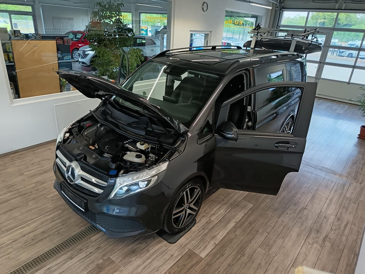 Mercedes-Benz V 300 2.0 CDI*LANG*LIEGE PAKET*AHK*FAHRRADTRÄGER - Passenger van: picture 2 Mercedes-Benz V 300 2.0 CDI*LANG*LIEGE PAKET*AHK*FAHRRADTRÄGER - Passenger van: picture 2