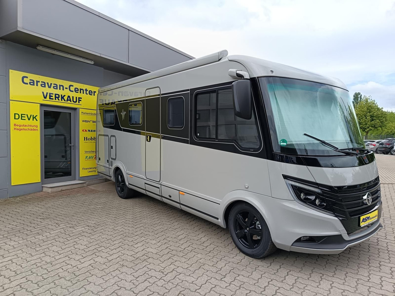 Niesmann + Bischoff iSmove 6.9 E 132 kW*AHK*SOLAR*SAT*TV*DACHKLIMA* - Integrated motorhome: picture 2 Niesmann + Bischoff iSmove 6.9 E 132 kW*AHK*SOLAR*SAT*TV*DACHKLIMA* - Integrated motorhome: picture 2