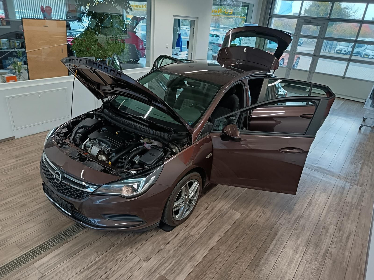 Opel Astra K Lim. 1,0 TURBO 77 kW*TEMP*KLIMA*PDC*SHZ* - Sedan: picture 2 Opel Astra K Lim. 1,0 TURBO 77 kW*TEMP*KLIMA*PDC*SHZ* - Sedan: picture 2