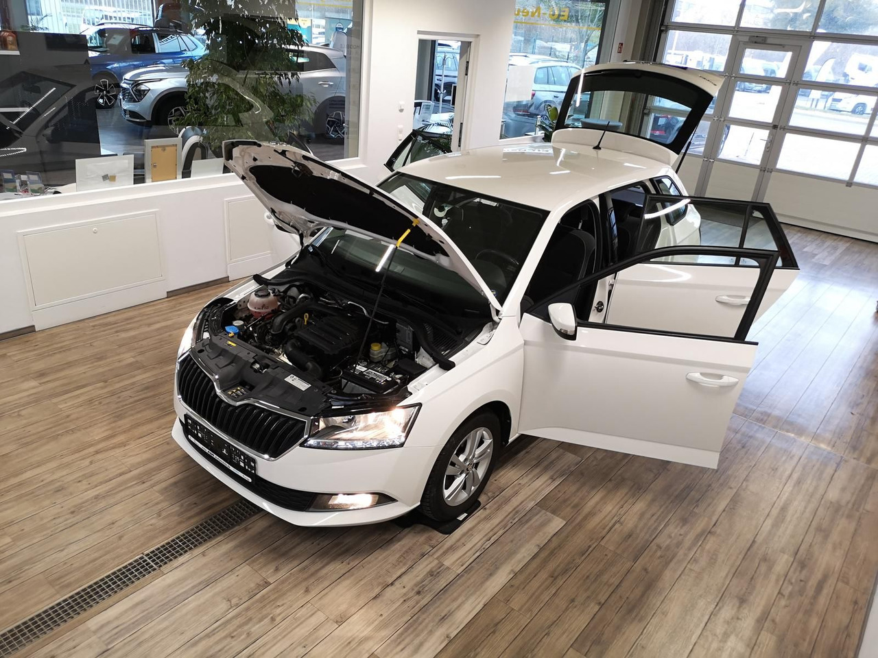 Skoda Fabia Combi Ambition 1.0TSI 81kW+R-KAM+PDC+KLIMA - Car: picture 5 Skoda Fabia Combi Ambition 1.0TSI 81kW+R-KAM+PDC+KLIMA - Car: picture 5