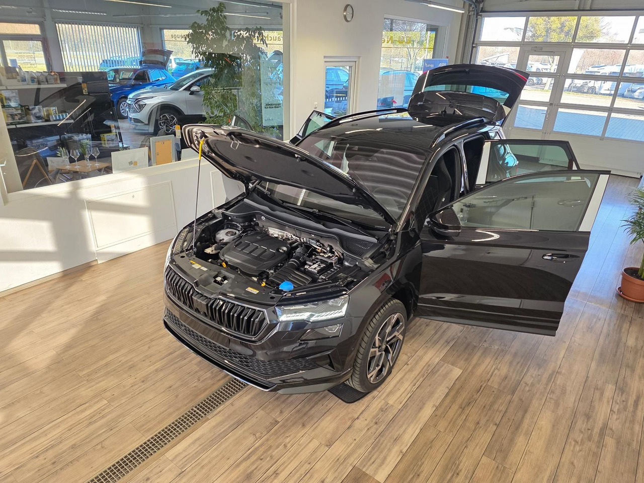Skoda Karoq Sportline 2,0TDI DSG 4x4*PSD*AHK*360°*NAVI - SUV: picture 2 Skoda Karoq Sportline 2,0TDI DSG 4x4*PSD*AHK*360°*NAVI - SUV: picture 2