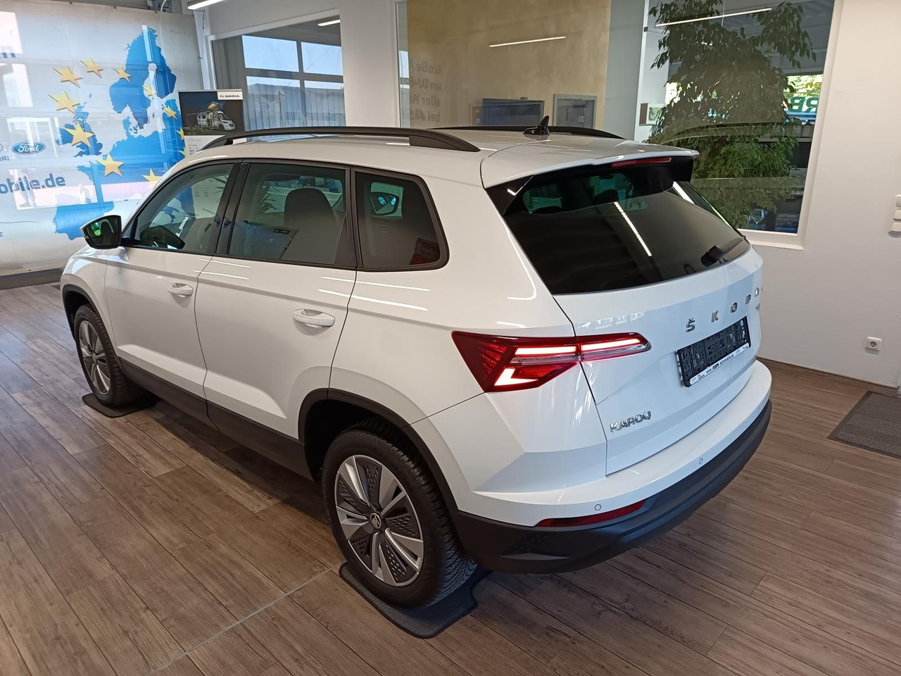 Skoda Karoq Style 1,5TSI DSG*AHK-VORBER*NAVI*LED*R-KAM - SUV: picture 4 Skoda Karoq Style 1,5TSI DSG*AHK-VORBER*NAVI*LED*R-KAM - SUV: picture 4