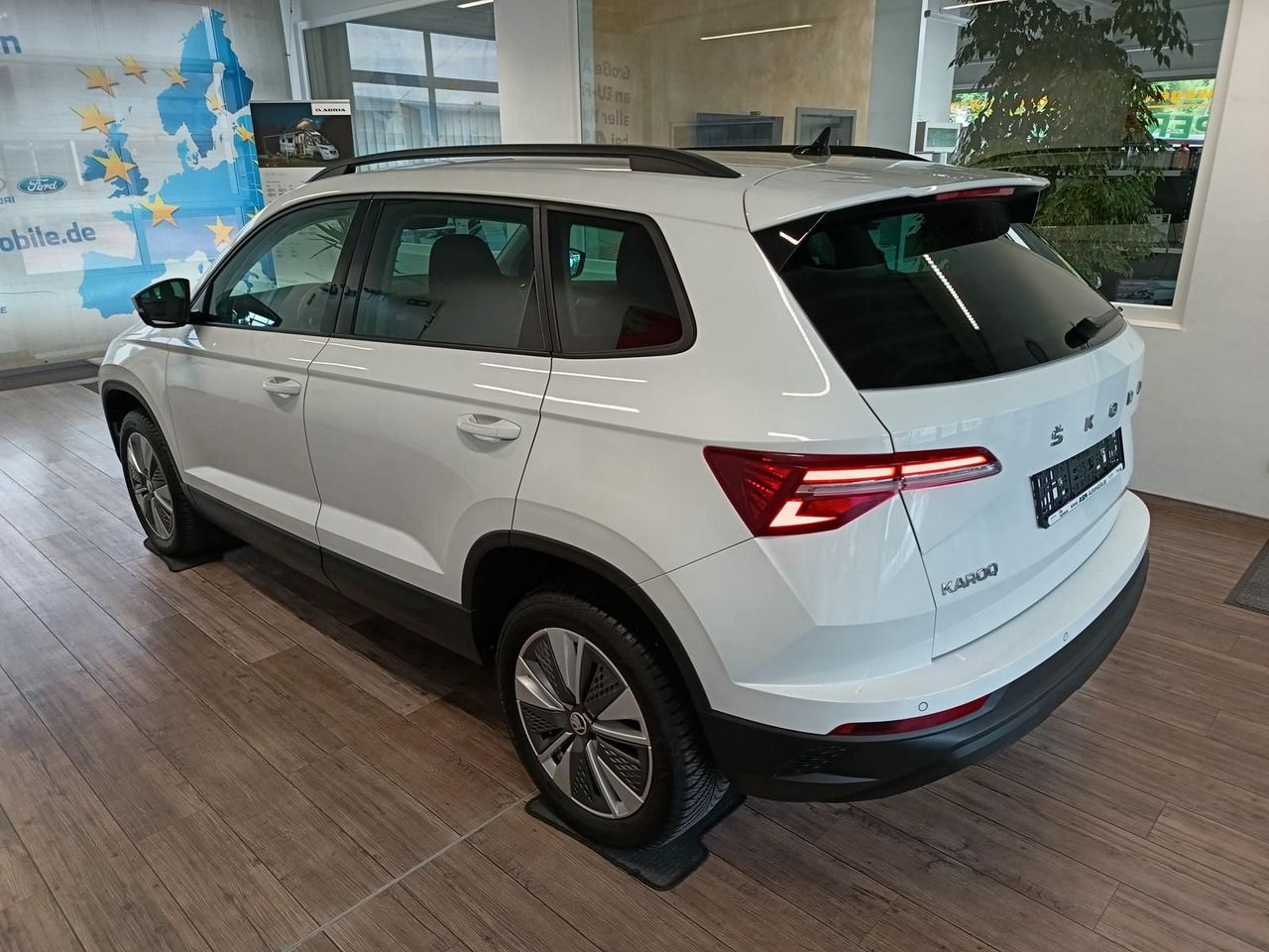 Skoda Karoq Style 1,5TSI DSG*AHK-VORBER*NAVI*LED*R-KAM - SUV: picture 4 Skoda Karoq Style 1,5TSI DSG*AHK-VORBER*NAVI*LED*R-KAM - SUV: picture 4