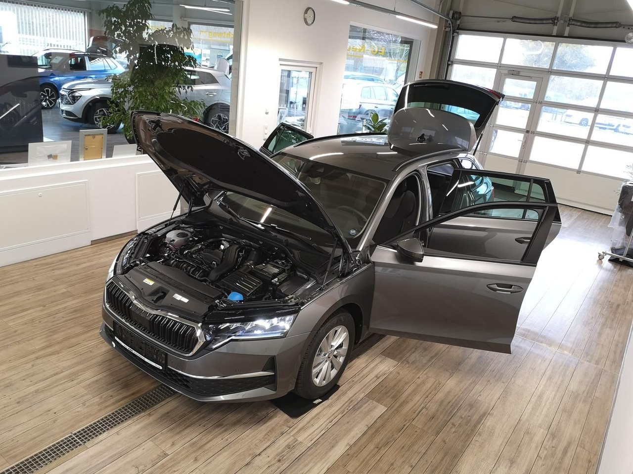 Skoda Octavia Combi Selection DSG*R-KAM*LED*DAB*2xPDC* - Estate car: picture 5 Skoda Octavia Combi Selection DSG*R-KAM*LED*DAB*2xPDC* - Estate car: picture 5