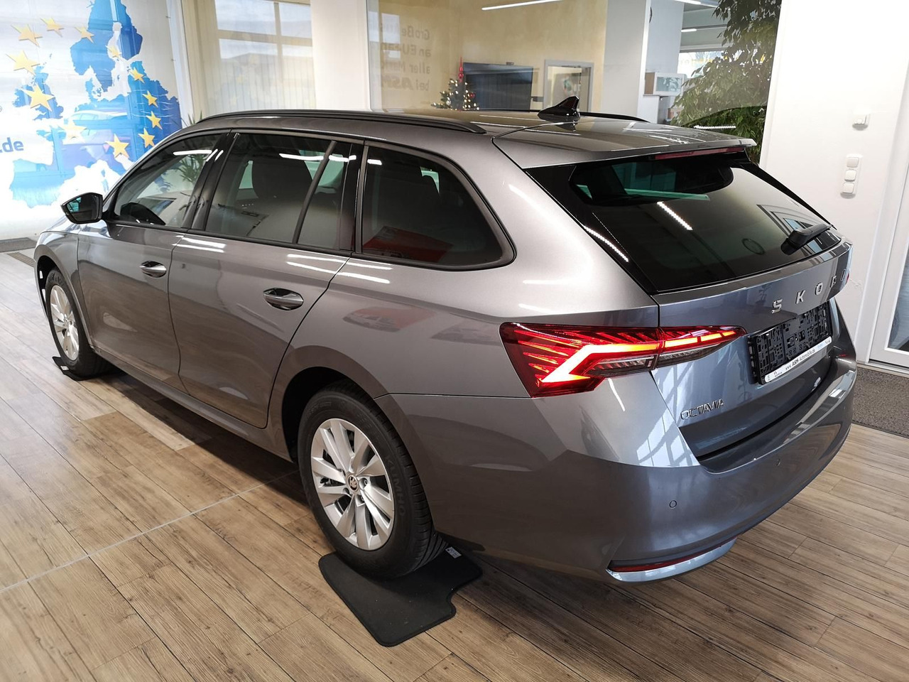 Skoda Octavia Combi Selection DSG*R-KAM*LED*DAB*2xPDC* - Estate car: picture 3 Skoda Octavia Combi Selection DSG*R-KAM*LED*DAB*2xPDC* - Estate car: picture 3