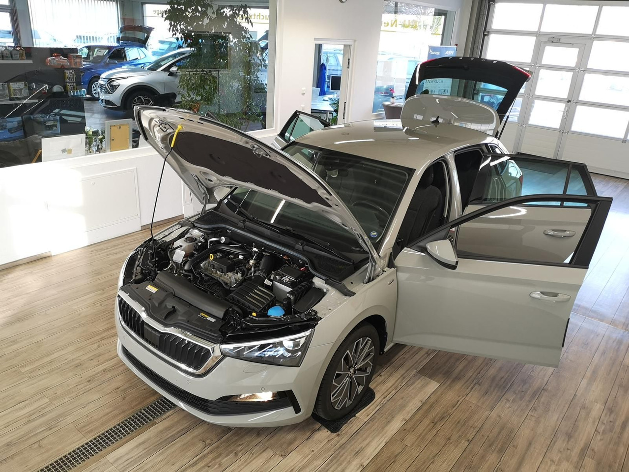Skoda Scala Ambition 1,0 TSI 81 kW*NAVI*LED*R-KAM*PDC* - Sedan: picture 2 Skoda Scala Ambition 1,0 TSI 81 kW*NAVI*LED*R-KAM*PDC* - Sedan: picture 2