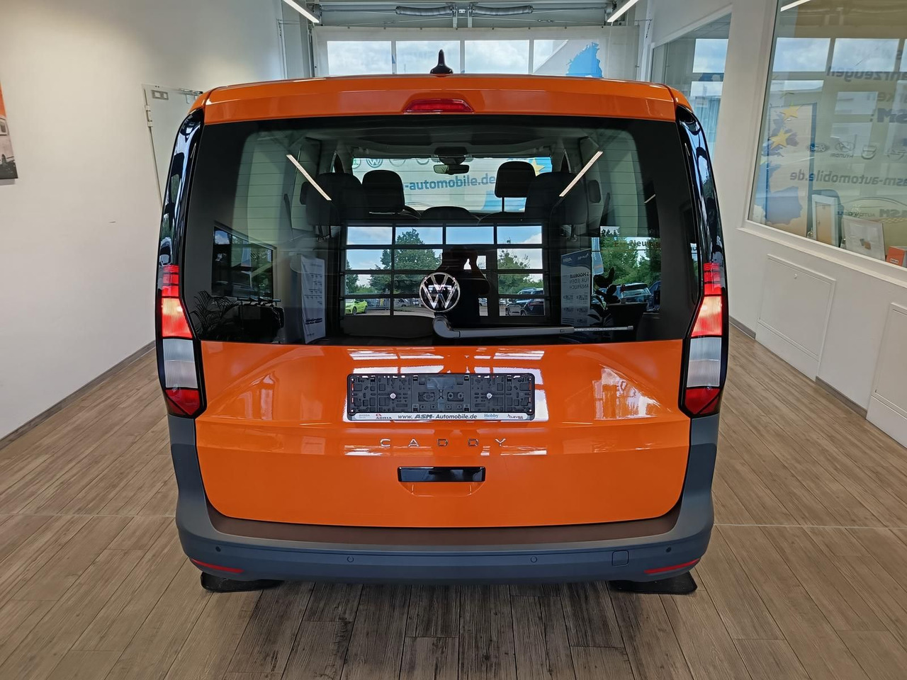 Volkswagen Caddy 2.0 TDI 75 kW*PDC*TEMP*DAB*KLIMA*5-SITZER* - Estate car: picture 5 Volkswagen Caddy 2.0 TDI 75 kW*PDC*TEMP*DAB*KLIMA*5-SITZER* - Estate car: picture 5