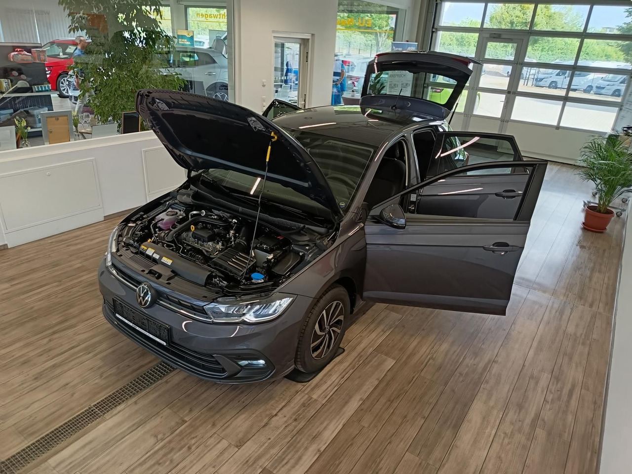 Volkswagen Polo Life 1.0 TSI 70kW DSG*LED*ACC*R-KAM*DAB*PDC - Car: picture 2 Volkswagen Polo Life 1.0 TSI 70kW DSG*LED*ACC*R-KAM*DAB*PDC - Car: picture 2