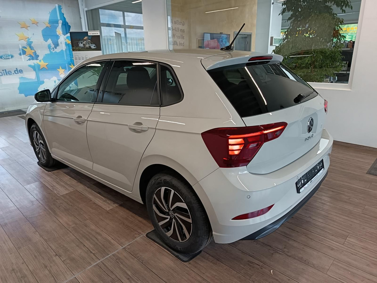 Volkswagen Polo Life 1.0 TSI 70kW DSG*LED*ACC*R-KAM*DAB*PDC - Car: picture 4 Volkswagen Polo Life 1.0 TSI 70kW DSG*LED*ACC*R-KAM*DAB*PDC - Car: picture 4