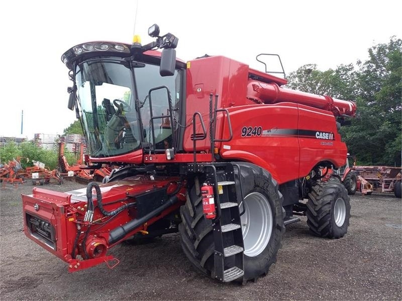 Case IH Axial Flow 9240 - Combine harvester: picture 1 Case IH Axial Flow 9240 - Combine harvester: picture 1