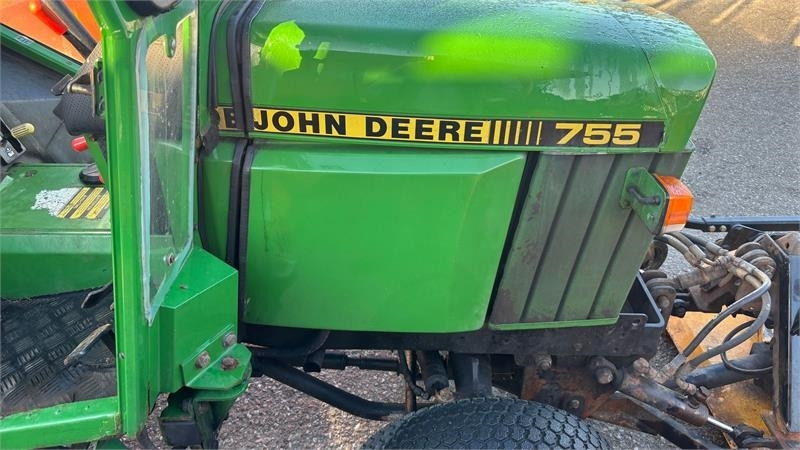 John Deere 755 Kompakt traktor - Municipal tractor: picture 2 John Deere 755 Kompakt traktor - Municipal tractor: picture 2