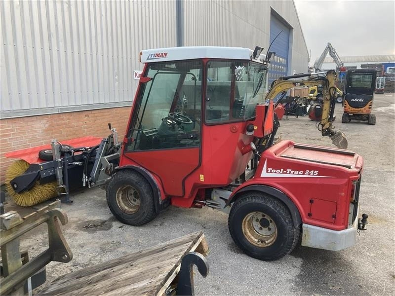Timan Tool-Trac 245 - Municipal/ Special vehicle: picture 1 Timan Tool-Trac 245 - Municipal/ Special vehicle: picture 1
