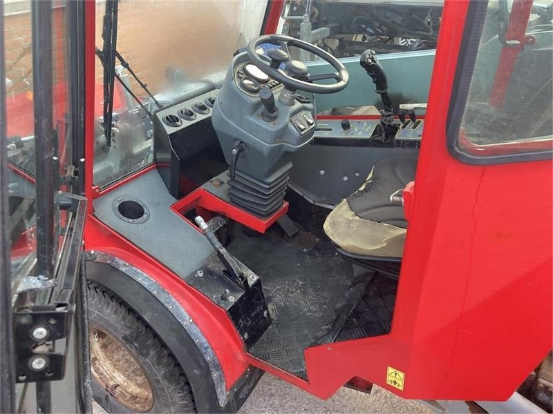 Timan Tool-Trac 245 - Municipal/ Special vehicle: picture 5 Timan Tool-Trac 245 - Municipal/ Special vehicle: picture 5