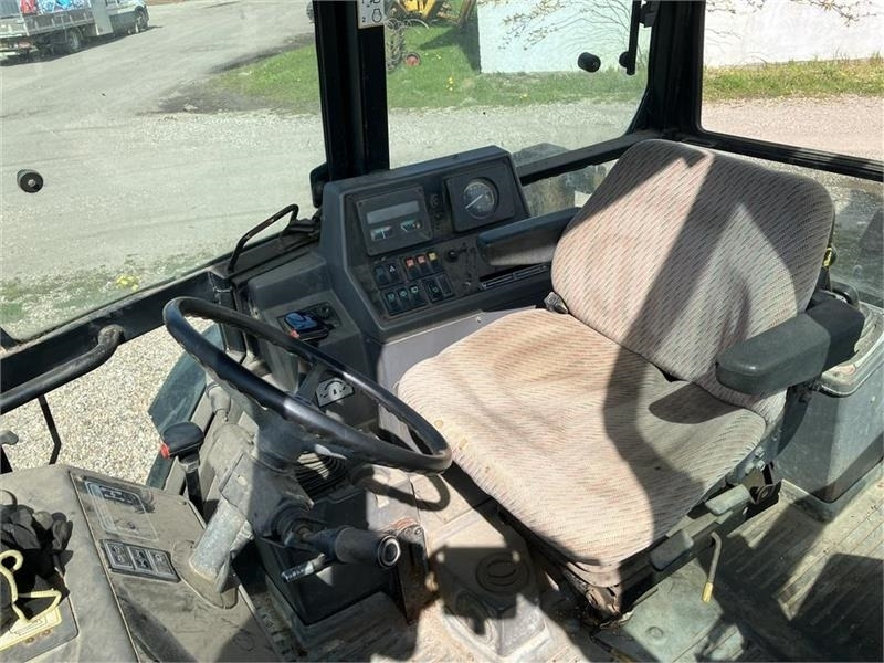 Backhoe loader New Holland 675D: picture 6 Backhoe loader New Holland 675D: picture 6