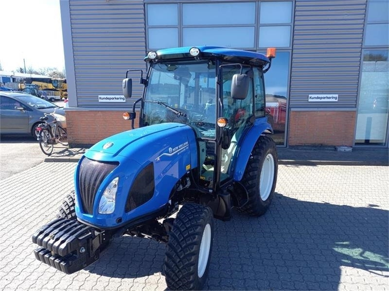 New Holland Boomer 55 - Municipal tractor: picture 1 New Holland Boomer 55 - Municipal tractor: picture 1