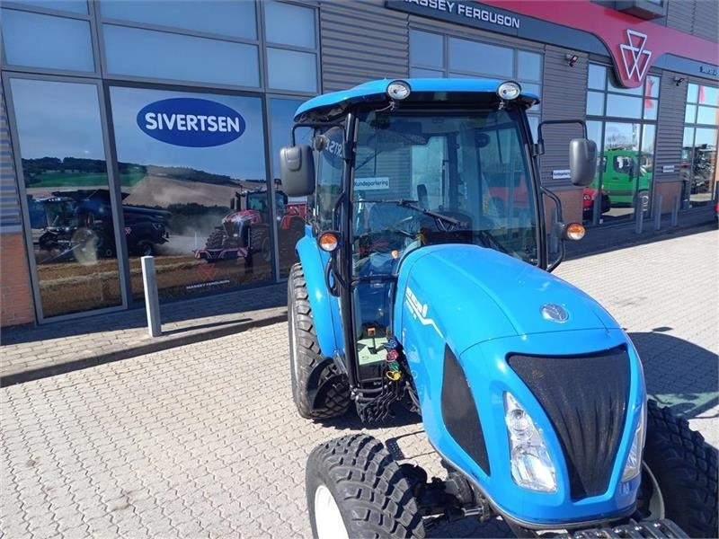 New Holland Boomer 55 - Municipal tractor: picture 4 New Holland Boomer 55 - Municipal tractor: picture 4