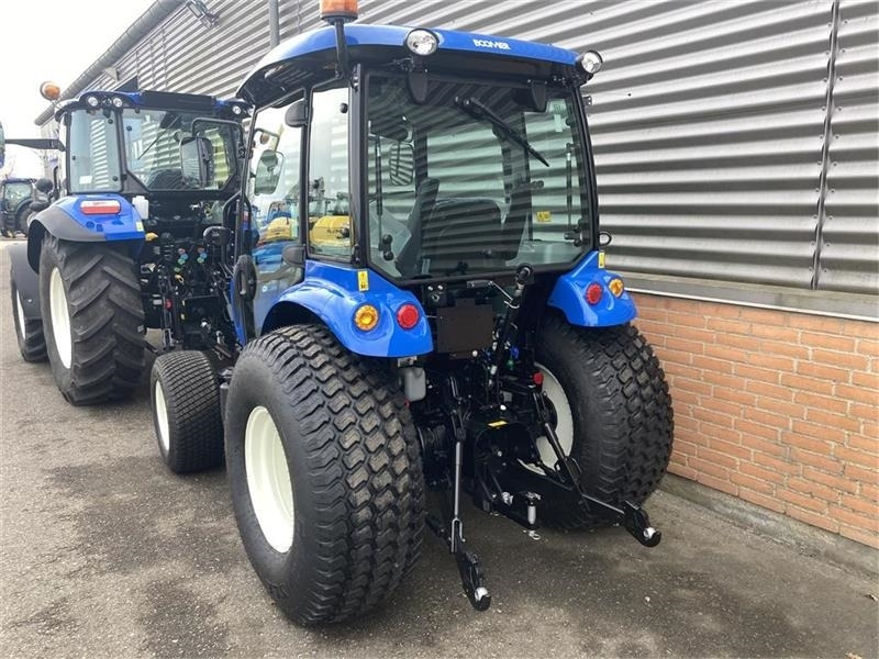 New Holland Boomer 55 - Municipal tractor: picture 2 New Holland Boomer 55 - Municipal tractor: picture 2