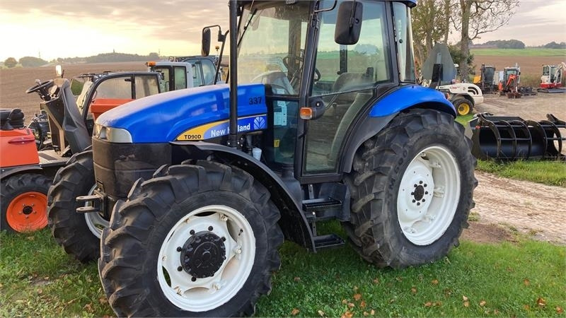 New Holland TD90D  - Farm tractor: picture 1 New Holland TD90D  - Farm tractor: picture 1