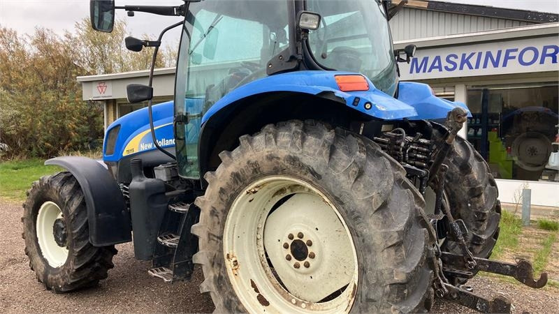 New Holland TS 115 A  - Farm tractor: picture 3 New Holland TS 115 A  - Farm tractor: picture 3
