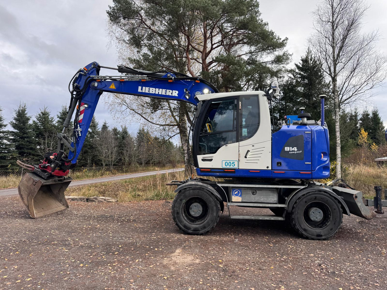 Liebherr A 914 Compact Litronic - Wheel excavator: picture 2 Liebherr A 914 Compact Litronic - Wheel excavator: picture 2