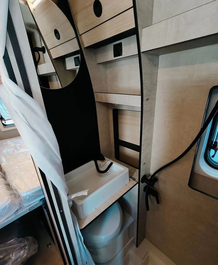 Leasing of FORD Rimor NEW Ford Van 238 Truma Diesel Roller Shutters Remis AUTOMAT FORD Rimor NEW Ford Van 238 Truma Diesel Roller Shutters Remis AUTOMAT: picture 10 Leasing of FORD Rimor NEW Ford Van 238 Truma Diesel Roller Shutters Remis AUTOMAT FORD Rimor NEW Ford Van 238 Truma Diesel Roller Shutters Remis AUTOMAT: picture 10