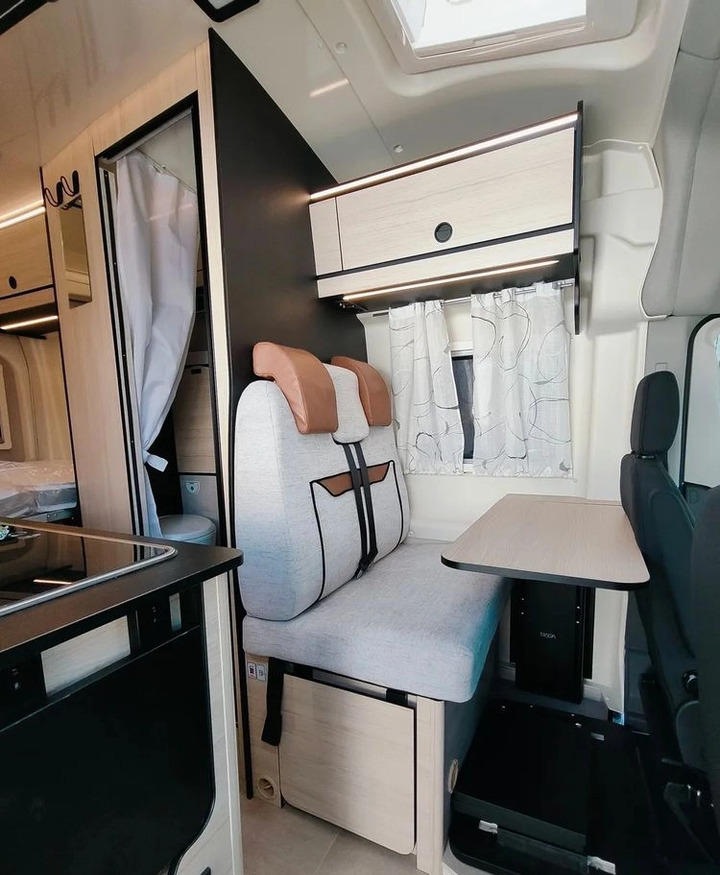 Leasing of FORD Rimor NEW Ford Van 238 Truma Diesel Roller Shutters Remis AUTOMAT FORD Rimor NEW Ford Van 238 Truma Diesel Roller Shutters Remis AUTOMAT: picture 12 Leasing of FORD Rimor NEW Ford Van 238 Truma Diesel Roller Shutters Remis AUTOMAT FORD Rimor NEW Ford Van 238 Truma Diesel Roller Shutters Remis AUTOMAT: picture 12