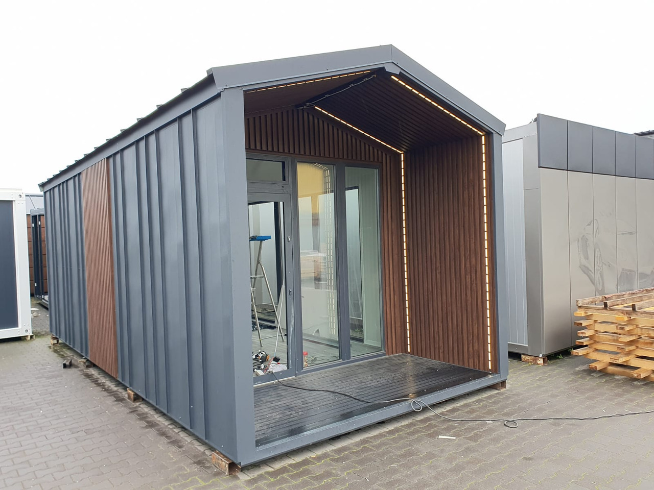 IDEX Premium Commercial Container Unit – Modern, Durable & Ready to Customize! Container with Terrace - Construction container: picture 2 IDEX Premium Commercial Container Unit – Modern, Durable & Ready to Customize! Container with Terrace - Construction container: picture 2