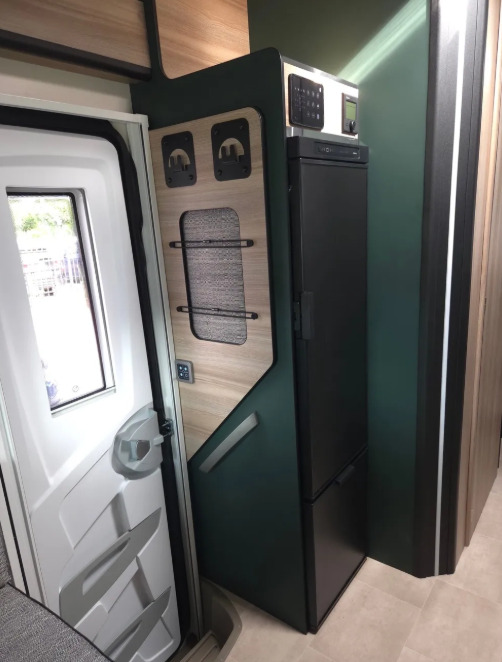 Leasing of RIMOR Rimor KILIG 695 NEW Retrofitted 5-Passenger Winterized Camera Navigation RIMOR Rimor KILIG 695 NEW Retrofitted 5-Passenger Winterized Camera Navigation: picture 9